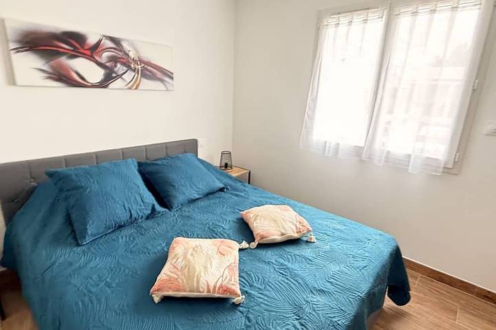 Location de vacances pour 2 personnes, avec jardin ainsi que piscine et terrasse à Pouzolles - 2