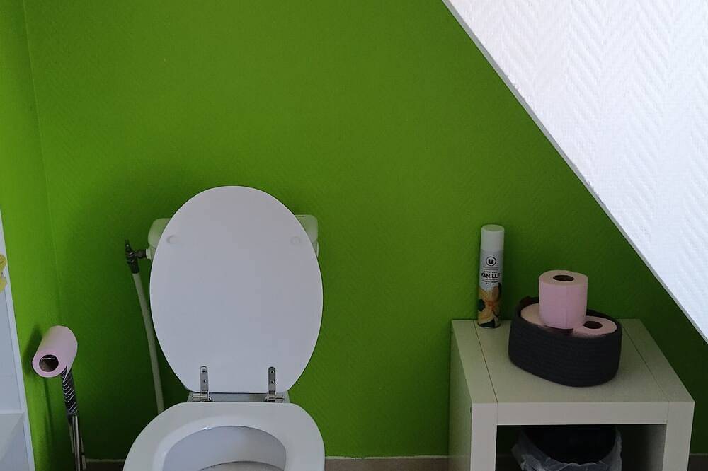 Small house in the historic Ste Croix district in Josselin, Pontivy region