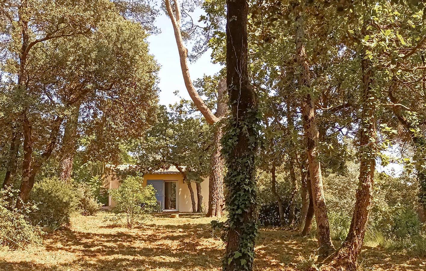 Acogedor apartamento con piscina, WiFi y aparcamiento en Besse-sur-Issole in Besse-sur-Issole, Región Brignoles