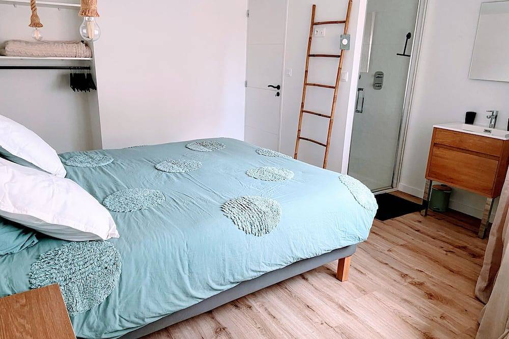 Ty ker Iliz - beaches and small shops within walking distance! in Trélévern, Pink Granite Coast