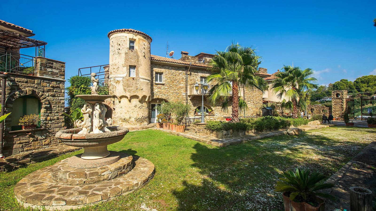 Entire holiday apartment, Holiday apartment for 4 people with garden in Santa Maria di Castellabate, Cilento Coast