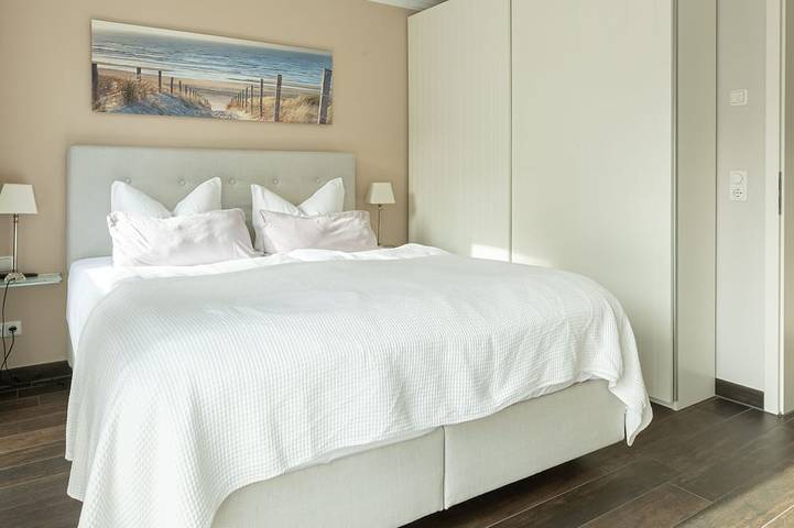Entire apartment, 5 * Gallery apartment on the beach, 20m² south west roof terrace with outdoor fireplace, priv. sauna in Strand Baabe, Baabe