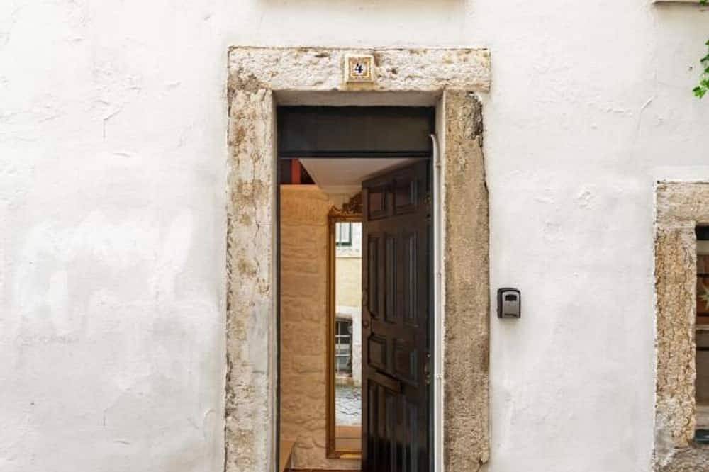 Ganze Wohnung, Charming 1-bedroom cottage in adorable Lisbon center with Ac - Casa Aurora in Sé, Santa Maria Maior