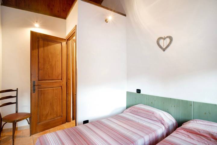 Appartamento intero, Appartamento 'Casa Verde - Sciu´ Pepin' con terrazza privata, giardino privato e Wi-Fi in Rezzo, Alpi Liguri