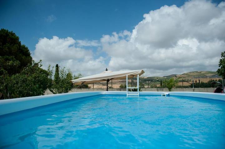 Casa vacanza per 8 persone, con Terrazza e Giardino nonché Piscina e Panorama a Paceco