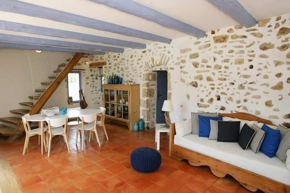 Superbe Gite En Pierre Climatisé Avec Piscine Chauffée, Proche Centre De Vallon in Vallon-Pont-d'Arc, Ardèche