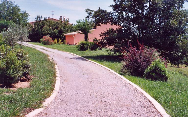 Gîte pour 2 personnes, avec jardin ainsi que piscine et terrasse dans le Var - 4
