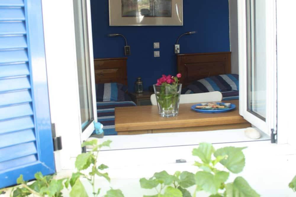 Geheel appartement, 'alkistis' Ground Floor Appartement aan zee in Ikaria