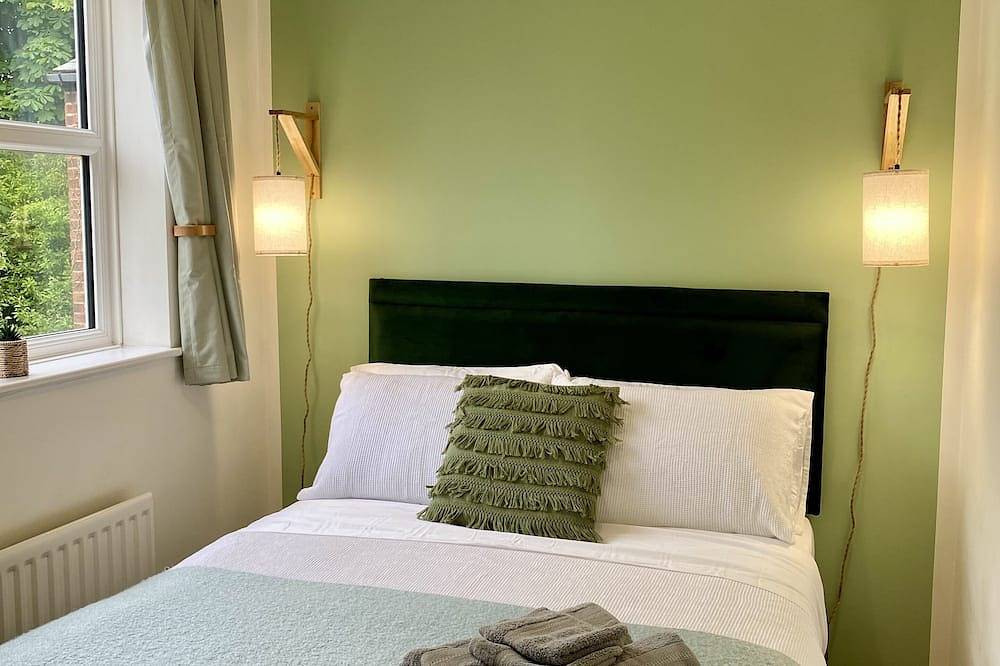 Stylish 2-Bedroom, Sleeps 5, Short walk to Durham City Centre, Wifi & Laundry in Durham, County Durham