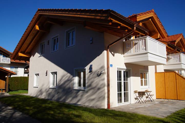 Ferienwohnung für 4 Personen, mit Balkon und Terrasse sowie Garten und Seeblick in Chieming - 2