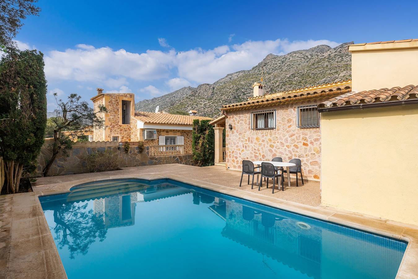 Villa "Casa Isabel & Mateo" in der Nähe dem Strand mit Pool, Garten & Wlan in Cala Sant Vicenc, Pollença