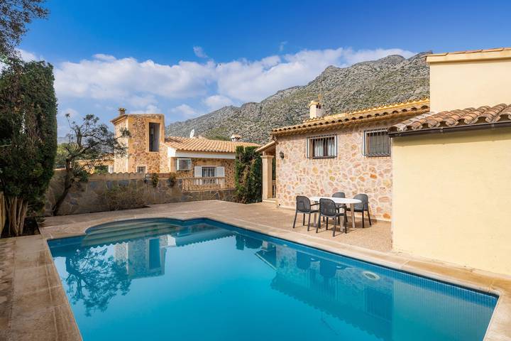Villa "Casa Isabel & Mateo" close to the Beach with Pool, Garden & Wi-Fi in Cala Sant Vicenc, Pollença