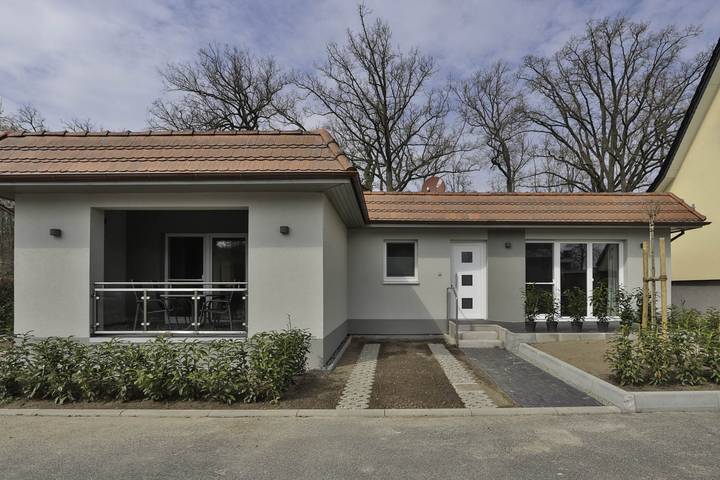 Bungalow für 2 Personen, mit Terrasse und Garten in Nienhagen