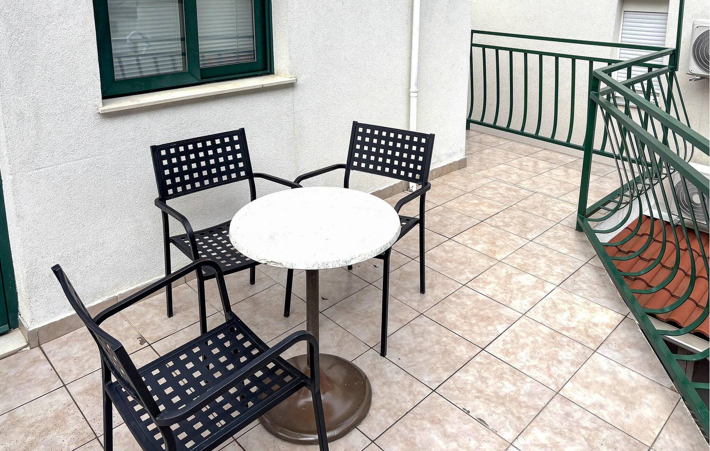 Ganze Ferienwohnung, Apartment mit Meerblick, Terrasse, WLAN, Klimaanlage und Parkplatz in Drvenik, Makarska Riviera