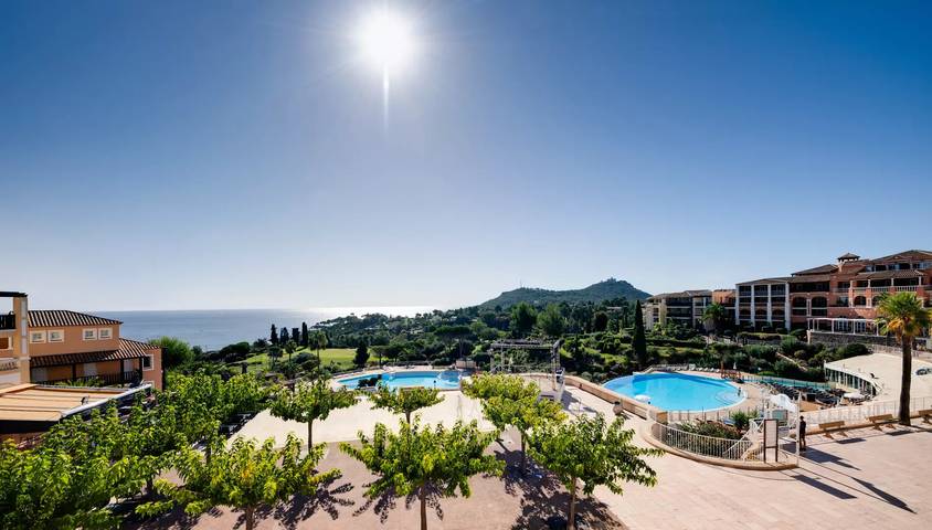 Location de vacances pour 5 personnes, avec Terrasse et Piscine dans Cap Estérel
