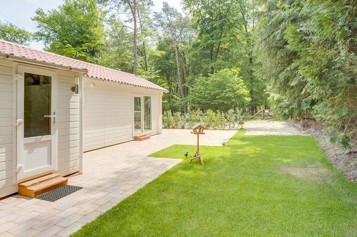 Chalet voor 5 personen, with tuin and terras as well as zwembad in Beekbergen