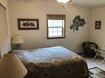 Log Cabin for 4 Guests in Page County, Picture 4