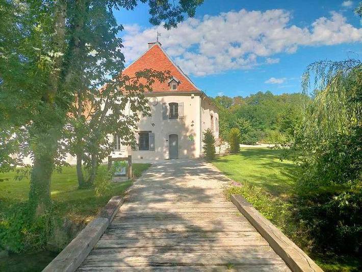 Gîte pour 8 personnes, avec Jardin à Jully-sur-Sarce