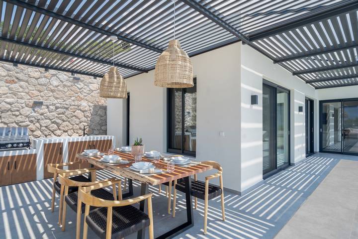 Villa di Lusso 'Nimbus Villas' con Vista Mare Ionio, Piscina Privata Recintata e Design Moderno a Kalamitsi in Kalamitsi, Grecia