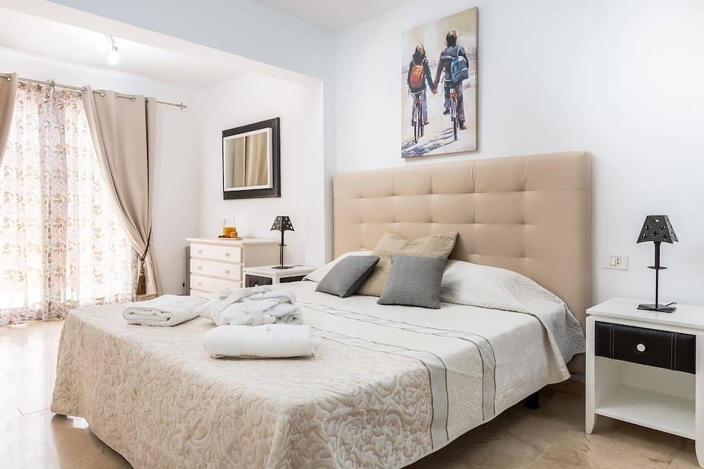 Stylish spacious 3 bedroom holiday home with pool in La Caleta, Costa Adeje in La Caleta, Adeje