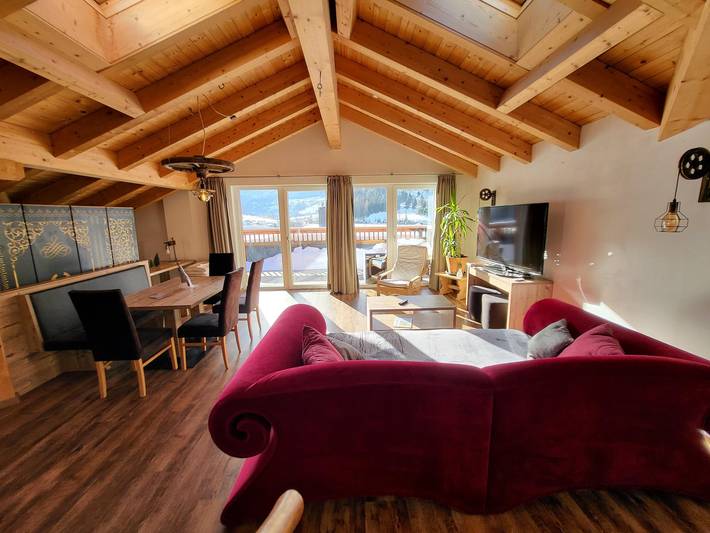 Ferielejlighed for 7 personer, med terrasse og pool såvel som sauna og jacuzzi, husdyr tilladt i Sölden