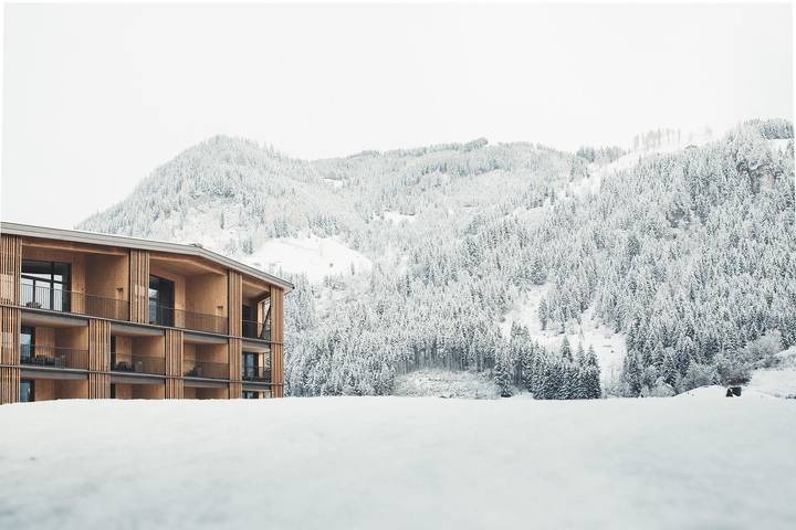 Hôtel pour 4 personnes, avec piscine et jardin ainsi que jacuzzi et sauna, adapté aux familles