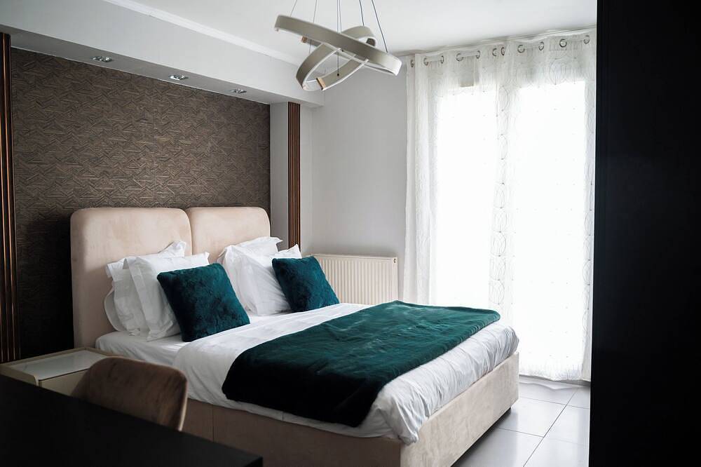 Luxury villa in Bussy, 12 minutes from Disneyland Paris - from 6 to 16 people in Bussy-Saint-Georges, Seine-et-Marne