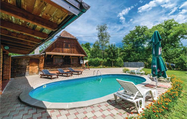 Charmante 150 m² große Wohnung mit Pool, Terrasse und Zugang zum Fluss in Sisak-Moslavina