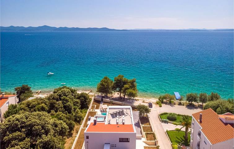 Gemütliche Ferienwohnung mit Meerblick und Pool, 1 km vom Strand entfernt in Strand Kožino, Zadar (Kommun)