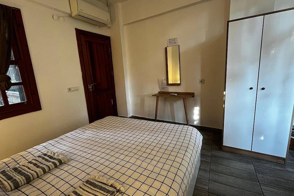 Economy double room with shared bathroom in Antalya, Province d'Antalya