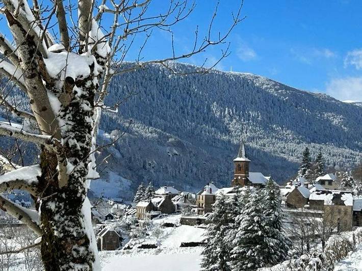 Hôtel pour 2 personnes, avec jardin, animaux acceptés à Le Falgoux - 4