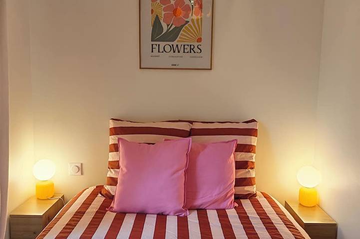Appartement entier, Suite Bérénice, Rétro pop au cœur de la ville in Landerneau, Région de Brest