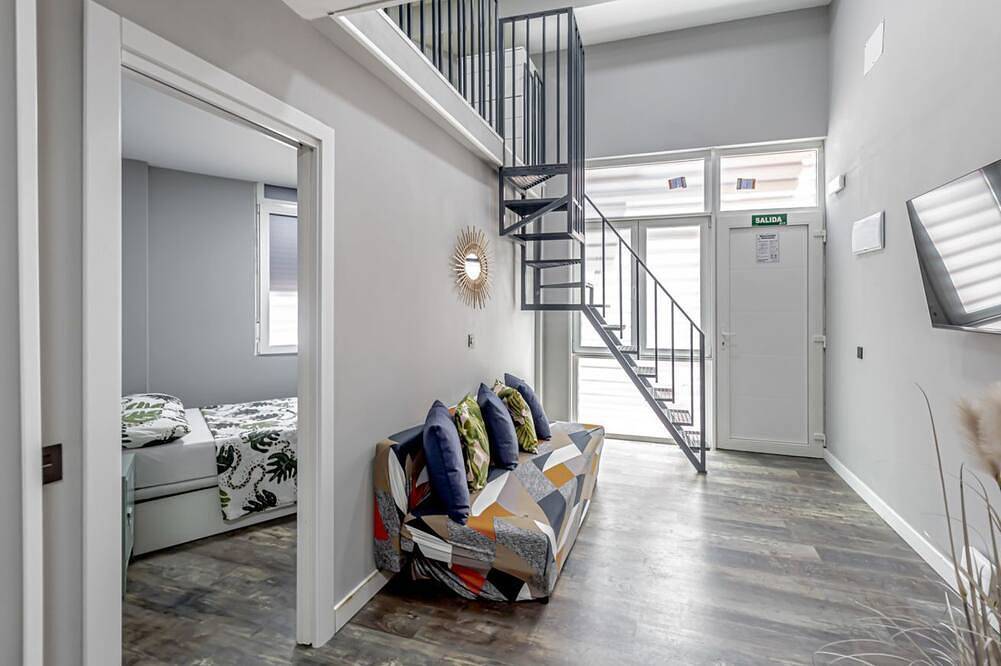 Hell in der Nähe von 4 Caminos - Reina Victoria Apartment in Tetuán, Madrid