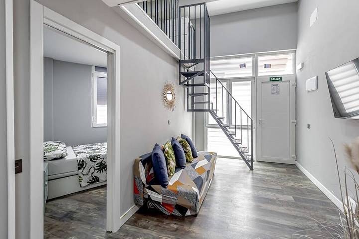 Hell in der Nähe von 4 Caminos - Reina Victoria Apartment in Tetuán, Madrid