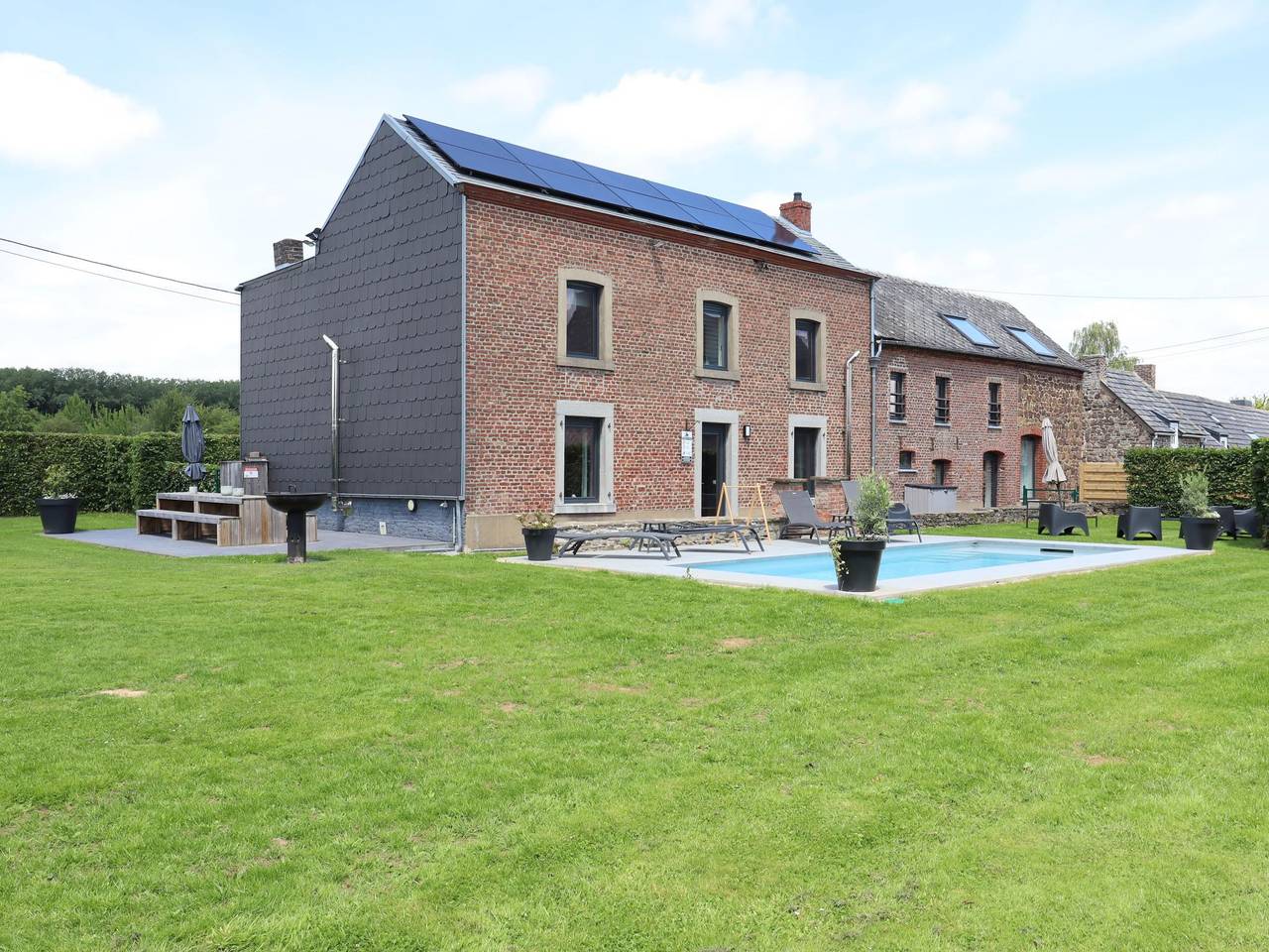 Gîte familial accueillant avec piscine et sauna. in Gesves, Région de Namur