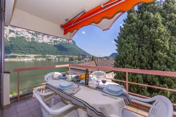 Ferienwohnung für 6 Personen, mit Seeblick und Balkon sowie Sauna und Pool, kinderfreundlich im Tessin