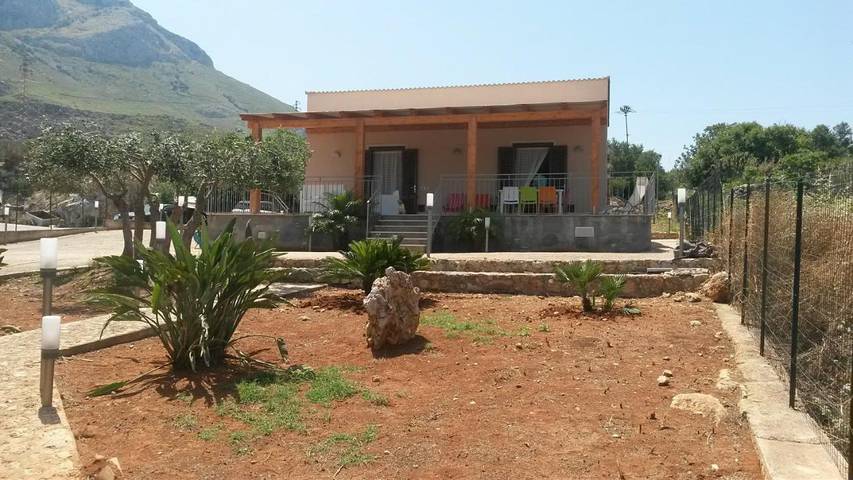 Gîte pour 4 personnes, avec Terrasse ainsi que Jardin et Vue dans Macari