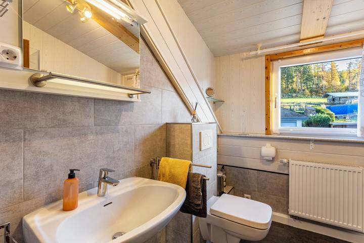 Appartement entier, Appartement 'Ferienwohnung Desmecke' avec jardin privé, balcon et Wi-Fi in Olsberg, Arrondissement du Haut-Sauerland