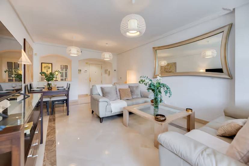 Entire holiday apartment, 2 Bedrooms - Sleeps 4 - Garden and Pool with View in Los Arqueros Golf and Country Club, Benahavís