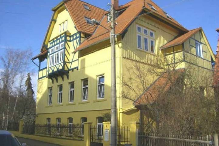 Villa für 4 Personen, mit Balkon und Garten