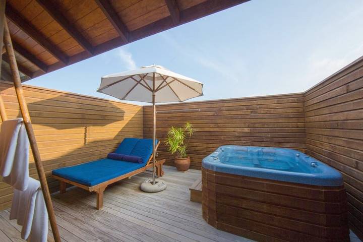 Station pour 3 personnes, avec jardin et piscine ainsi que bassin pour enfant et vue dans Maldives - 4