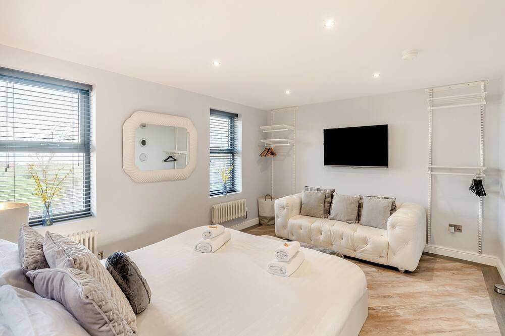 5 bedroom accommodation in Bowness-on-Solway in Cumbria