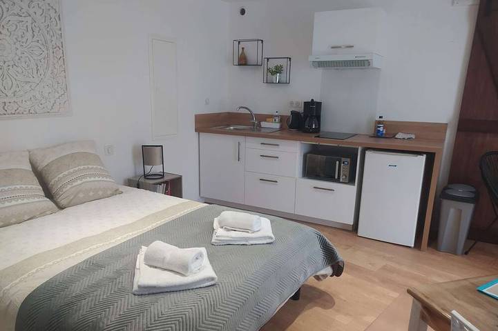 Entire apartment, Poterne du Tricot - Studio - 20m² - Maximum 2 Personnes in Guérande, Côte d'Amour