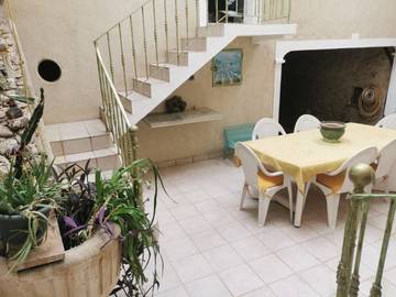 Gîte pour 8 personnes, avec terrasse à Alignan-du-Vent