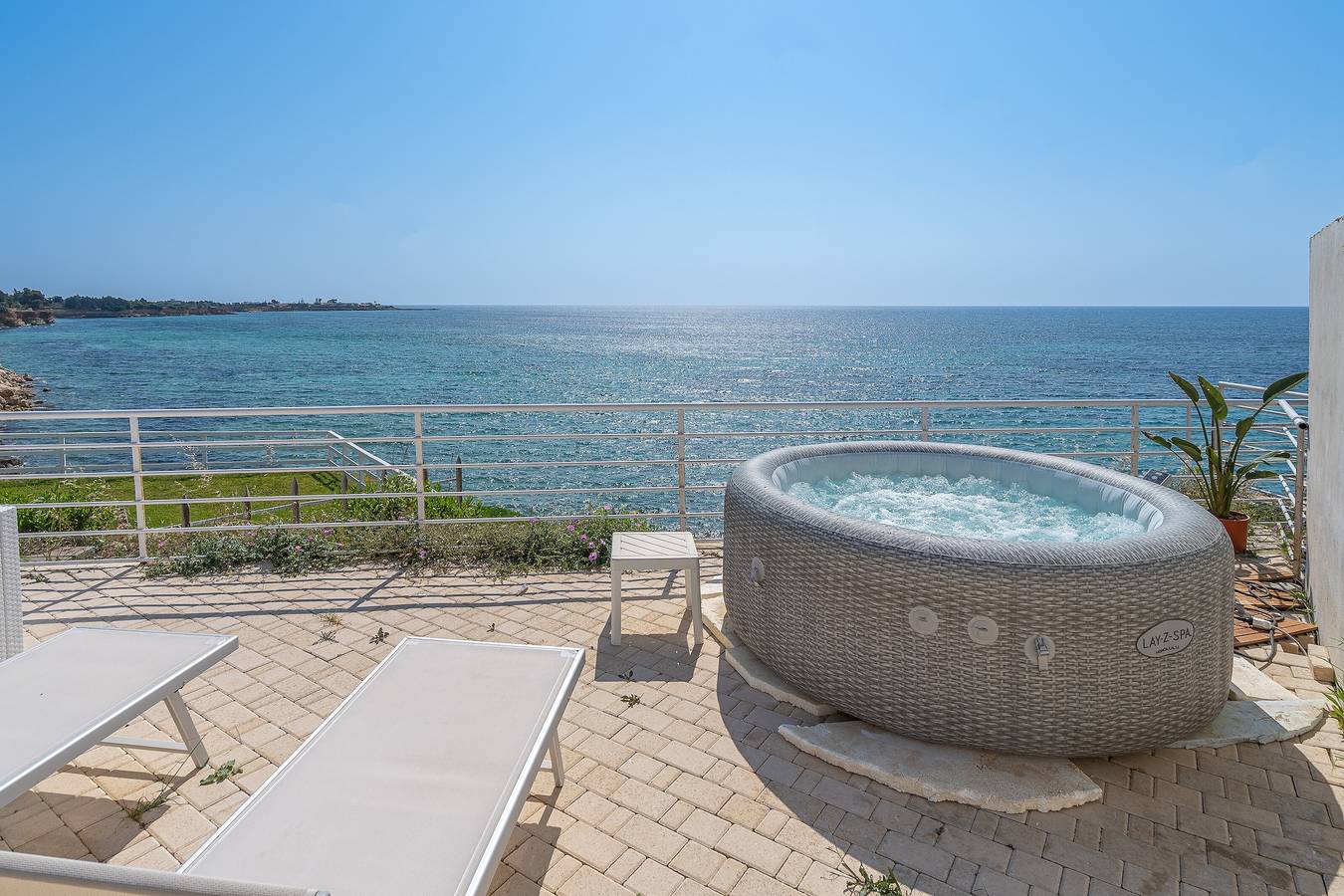 Zimmer 'Faraglione 2' mit Meerblick, Wi-Fi und Klimaanlage in Spiaggia di Eloro, Lido di Noto