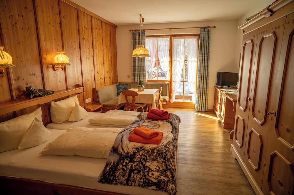 Ganze Wohnung, (04)Ein-Raum-Ferienwohnung, 26qm, 2 Personen, 1 Wohn-Schlafraum, Küche, Terrasse in Reit im Winkl, Bayerische Alpen
