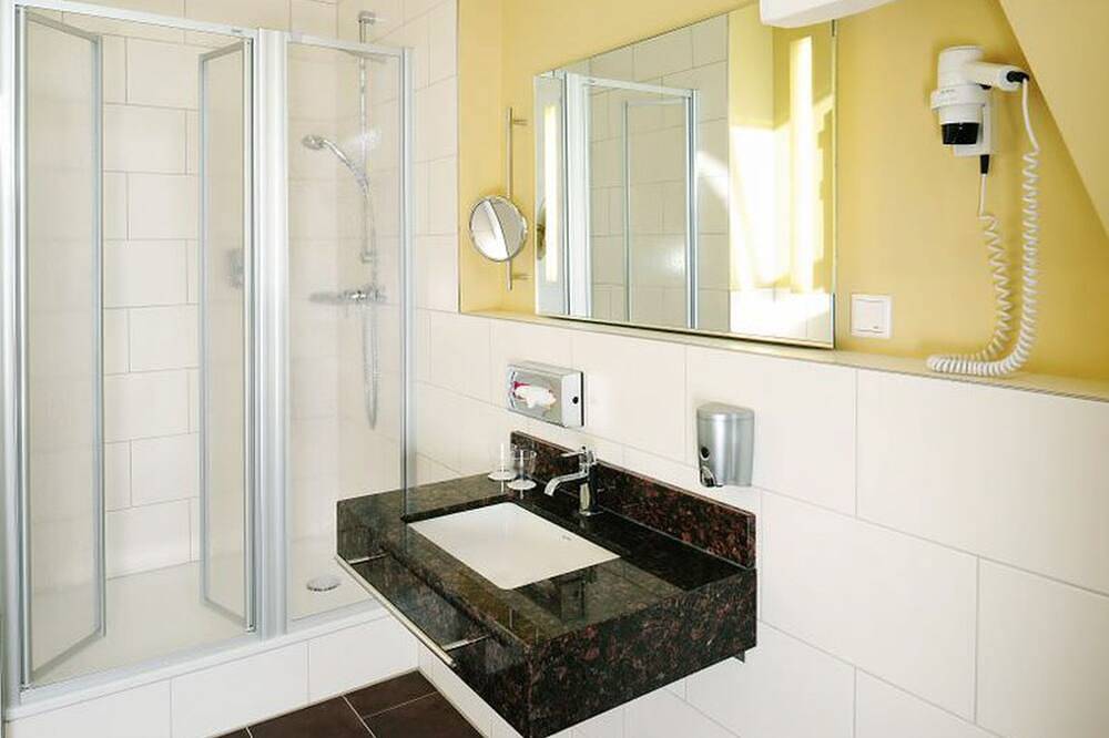 Ganze Wohnung, Zweibettzimmer mit Dusche und Wc in Rastatt, Nordschwarzwald