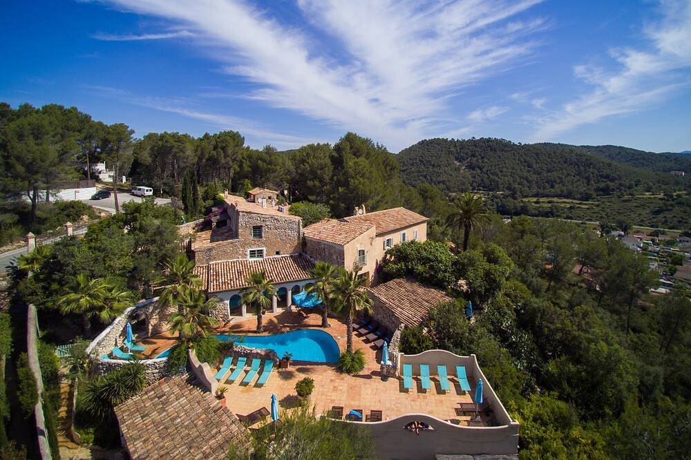 Casa Granada at Masia Nur, with private pool in Vora-Sitges, Canyelles (Barcelona)