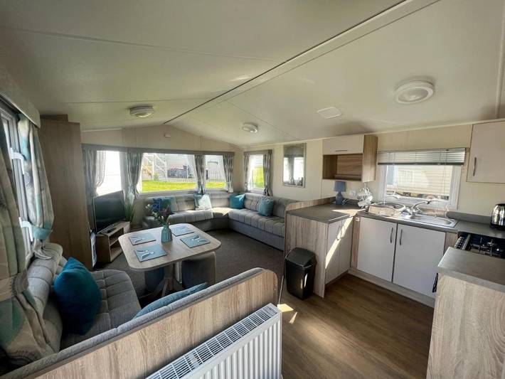 Lodge for 6 people, with garden and view as well as pool, with pets in Newquay