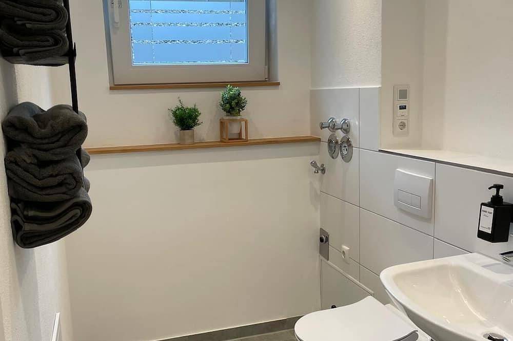 Ganze Wohnung, 1,5 Zimmer, Top ausgestattet, 4 Pers, Souterrain, Parkplatz, Self Check-In in Flintsbach am Inn, Bayerische Alpen
